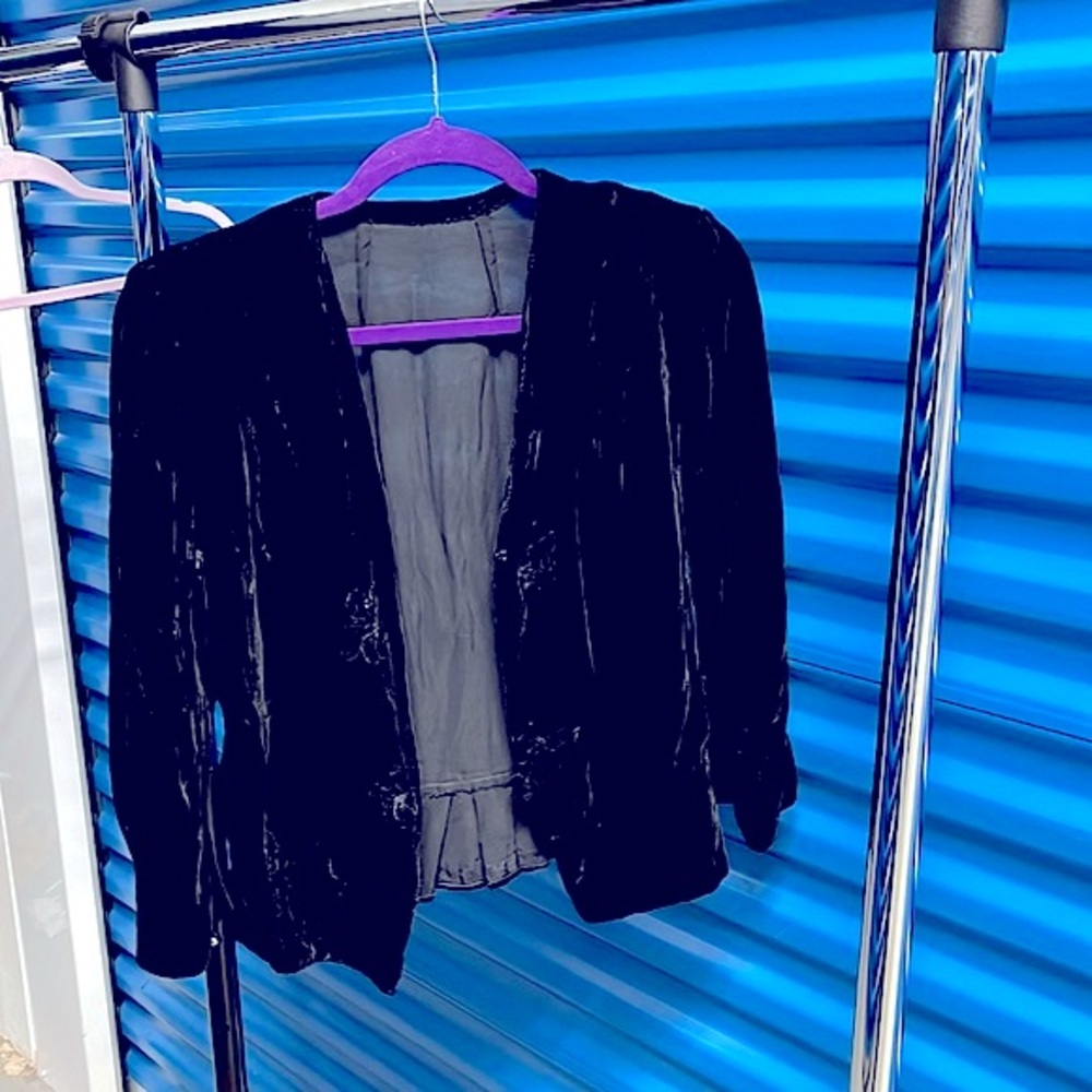 Black Soft Pleated Velvet Lightweight Loop & Rose Button Blazer READ DESCRIPTION
